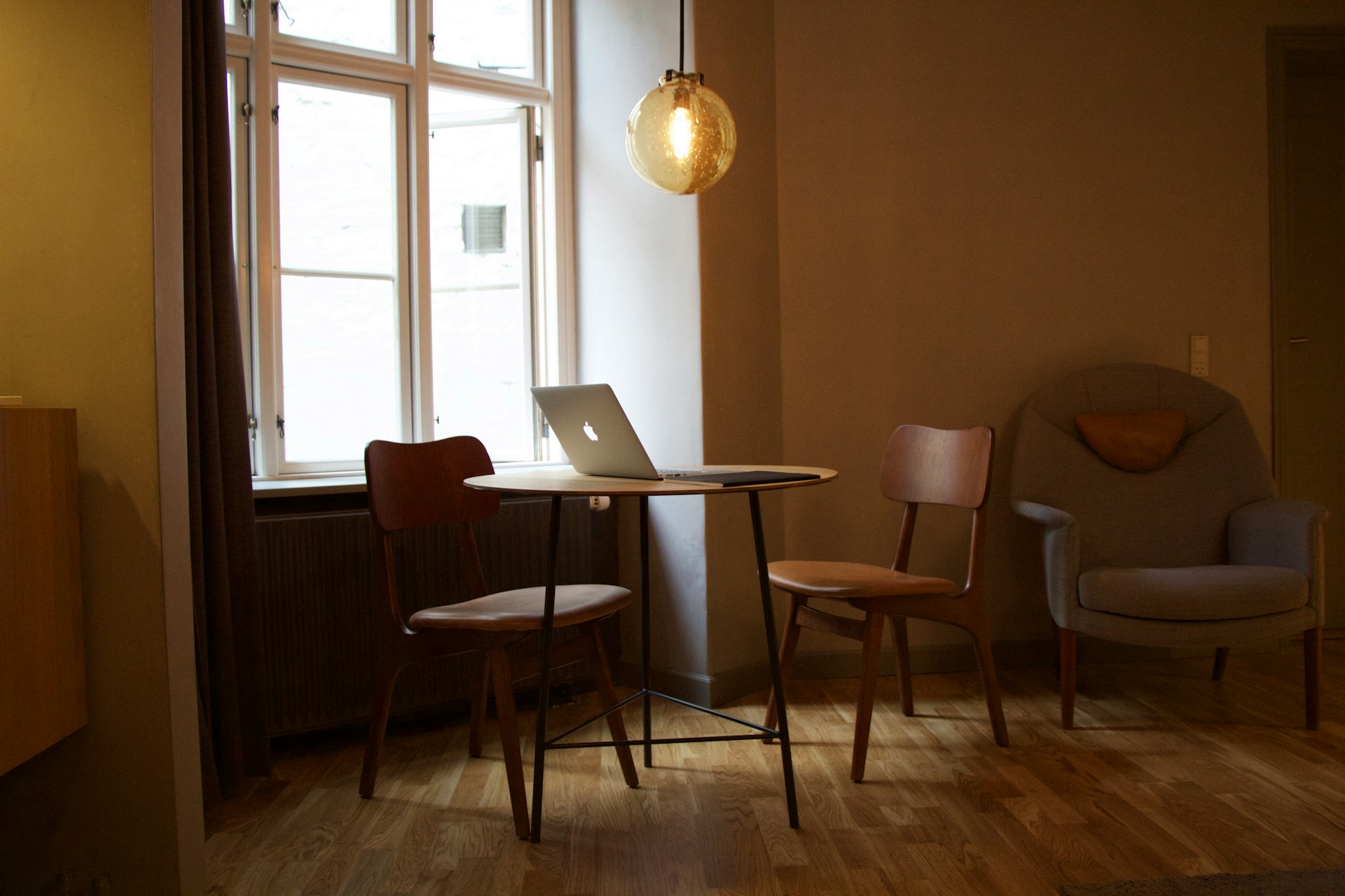 Tips for Choosing Space-Saving Furniture and Design Ideas